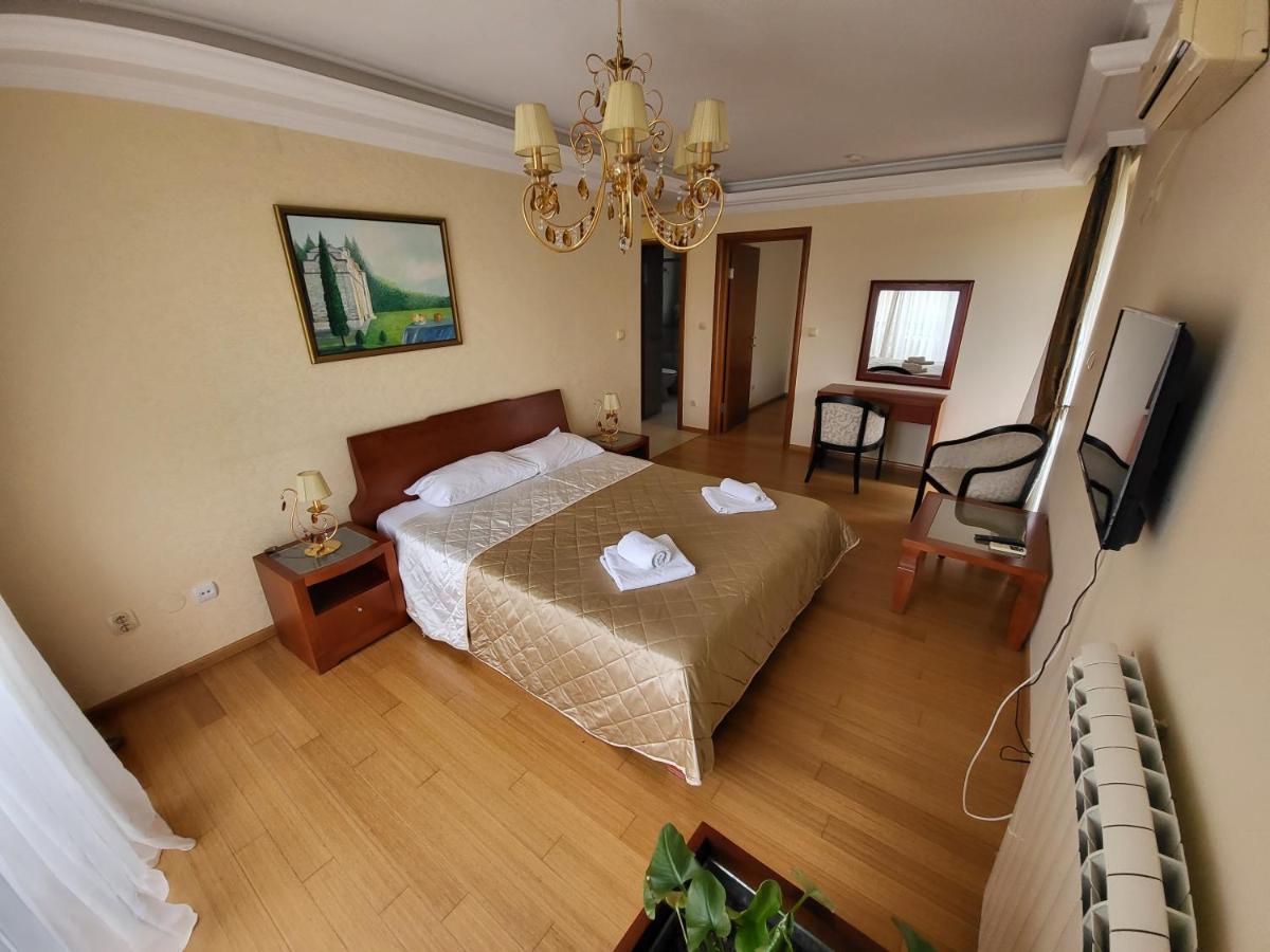 Sunny Hill Apartments & Aqua Park Vrnjačka Banja Buitenkant foto