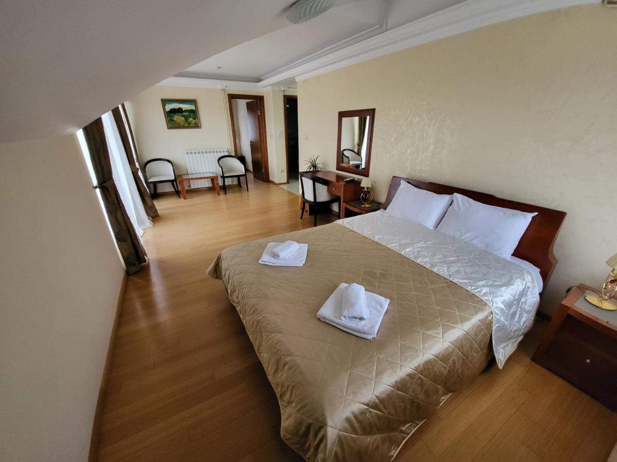 Sunny Hill Apartments & Aqua Park Vrnjačka Banja Buitenkant foto