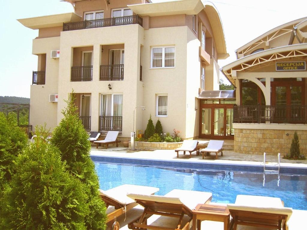 Sunny Hill Apartments & Aqua Park Vrnjačka Banja Buitenkant foto