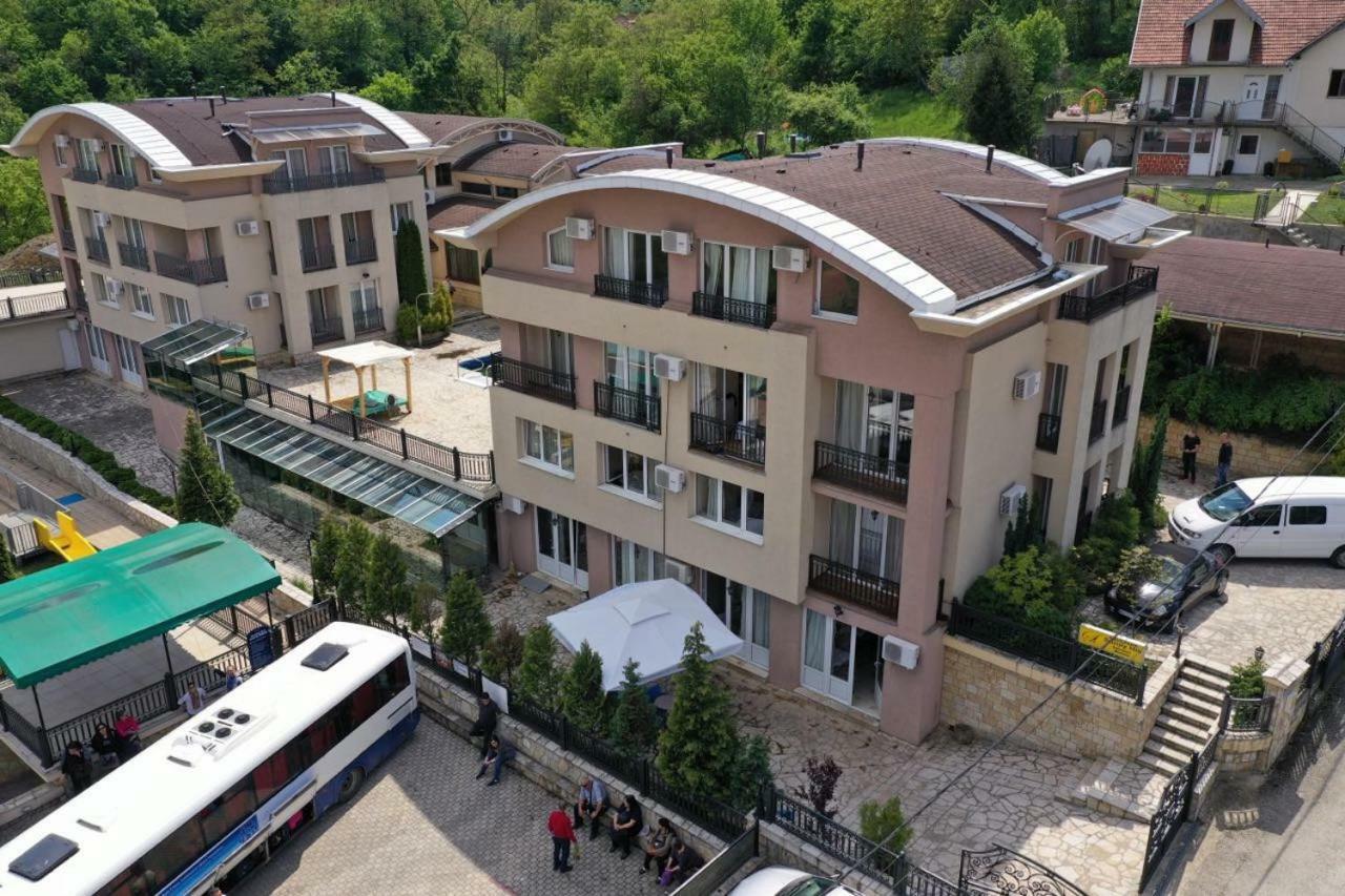 Sunny Hill Apartments & Aqua Park Vrnjačka Banja Buitenkant foto