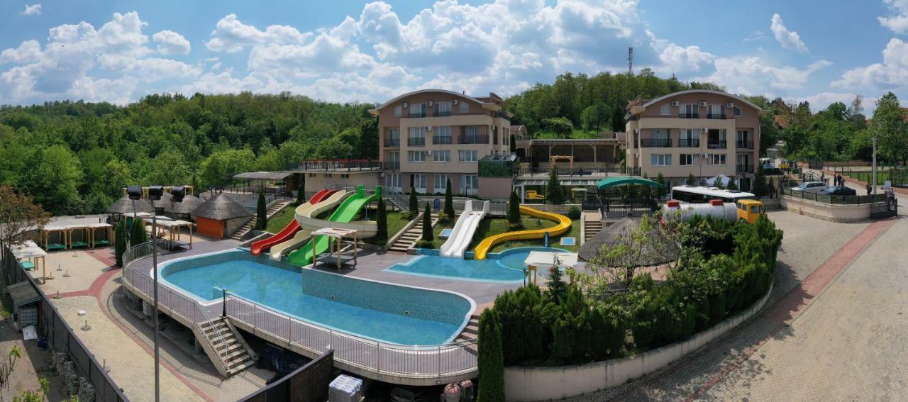 Sunny Hill Apartments & Aqua Park Vrnjačka Banja Buitenkant foto