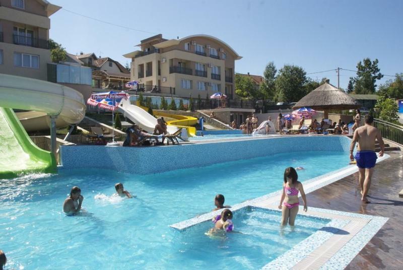Sunny Hill Apartments & Aqua Park Vrnjačka Banja Buitenkant foto