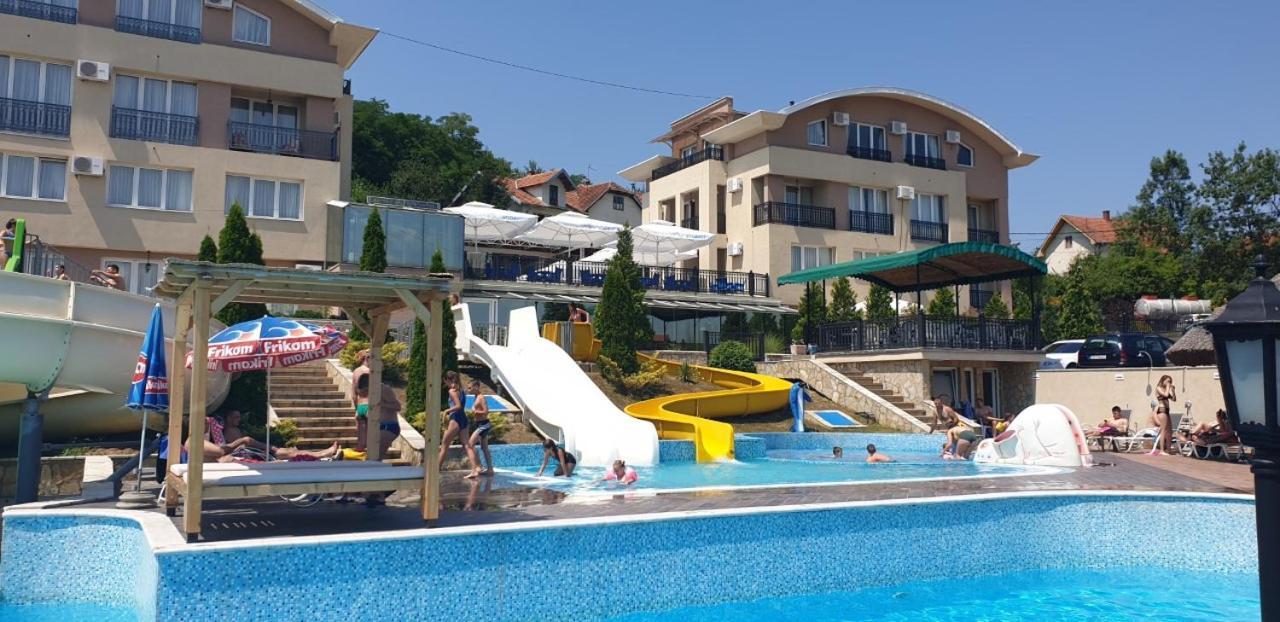 Sunny Hill Apartments & Aqua Park Vrnjačka Banja Buitenkant foto
